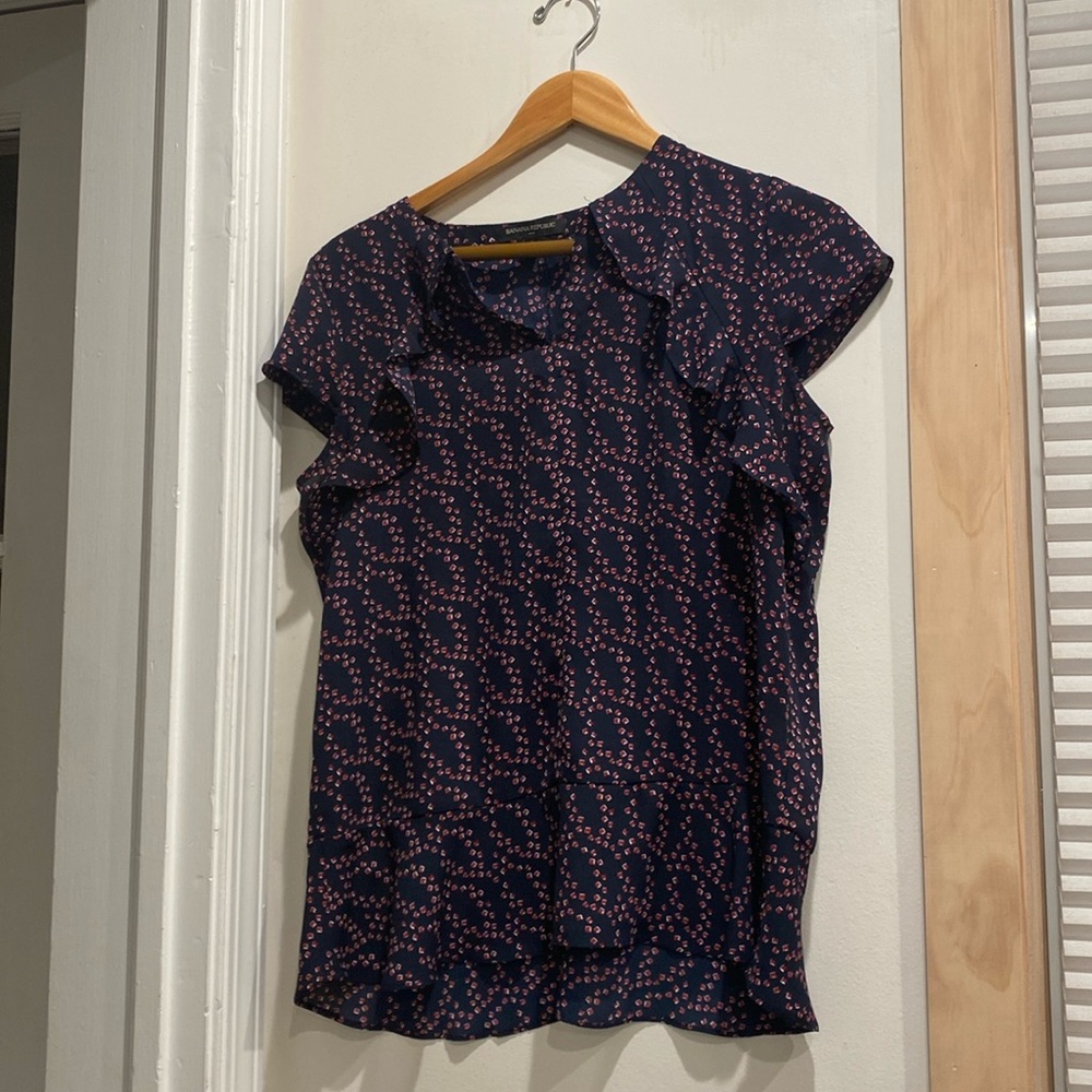 Ised Banana republic short sleevee shirt